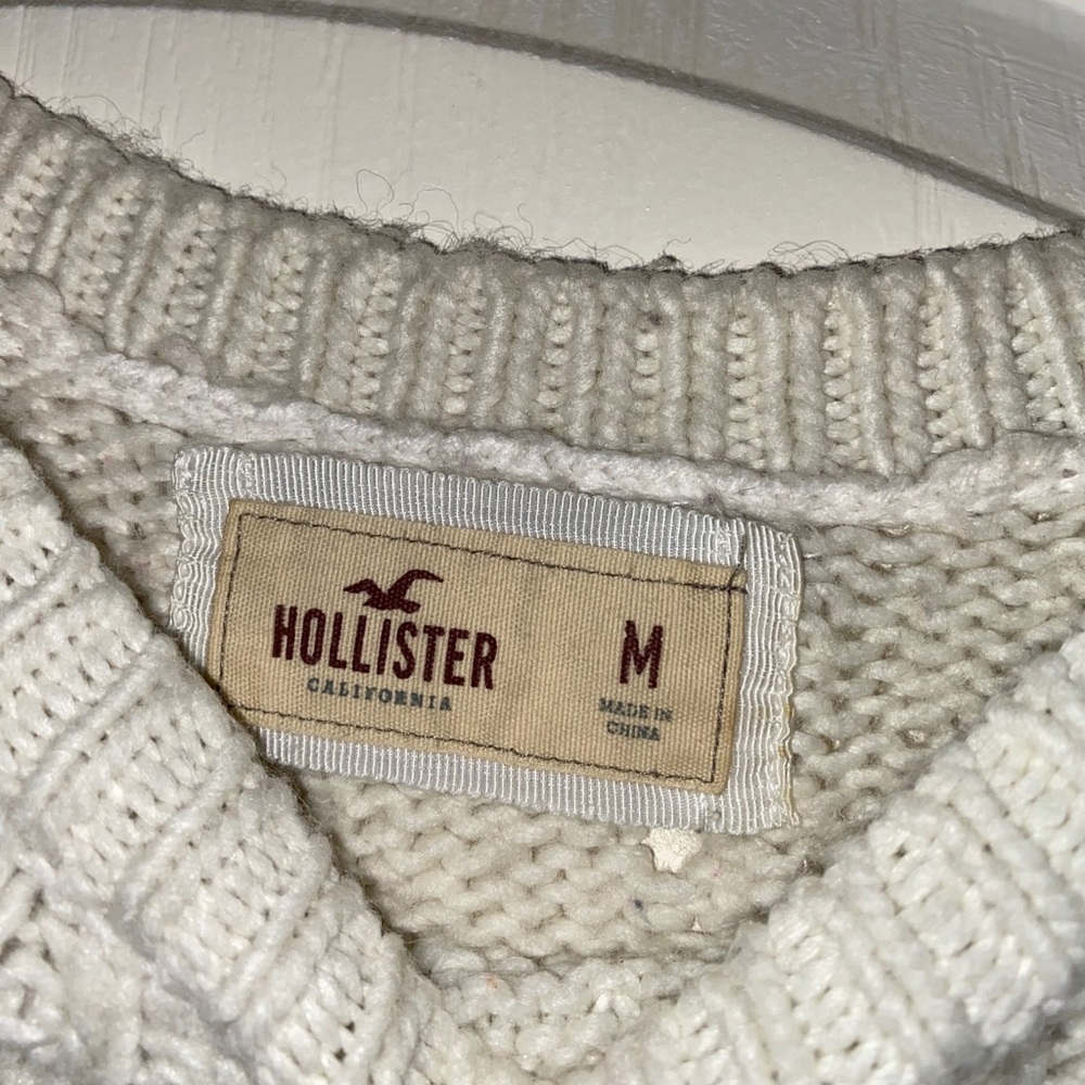 ❗️SOLD❗️Hollister Knit Sweater - Picture 3 of 4